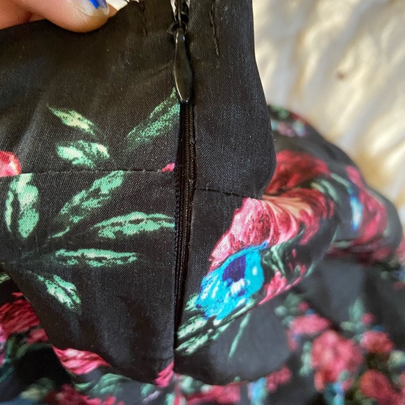 Adorable High Waist Band Black Floral Pleated Mini - Picture 5 of 5